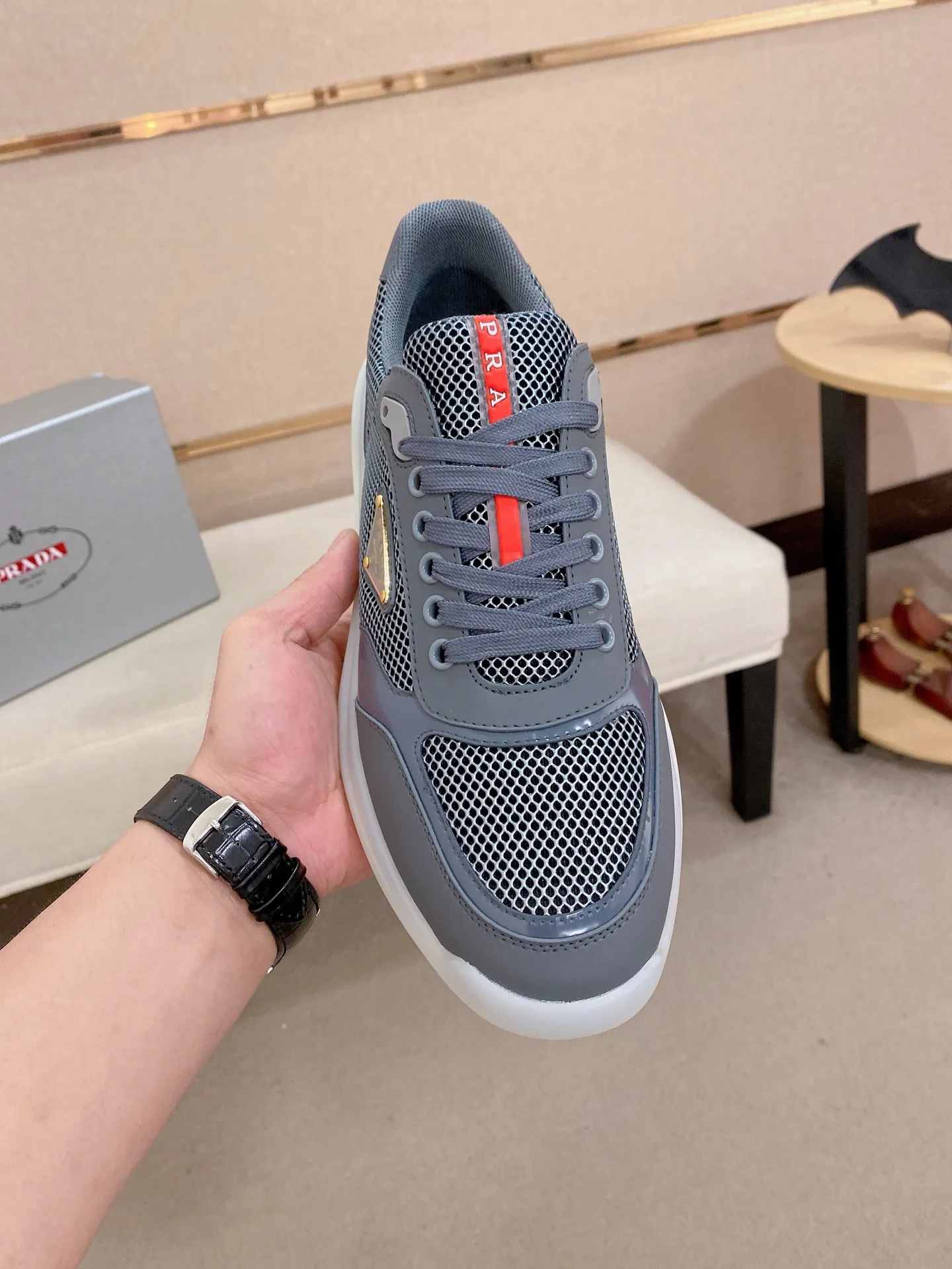 Men's shoes 💰 620💰 ✔️✔️✔️Higher version High-quality new PRADA (Prada) counters are launched simultaneously. The new men's shoes and 😘fabric are made of high-tech glue-making technology. Lining: Full cowhide lining. 👍🏿 High-end ☄️ Air-cushion molded anti-slip foam outsole, exquisite lines, simple and elegant, comfortable and high-end for leisure travel. Code number: 38 to 44 (45 can be customized and cannot be returned or exchanged)